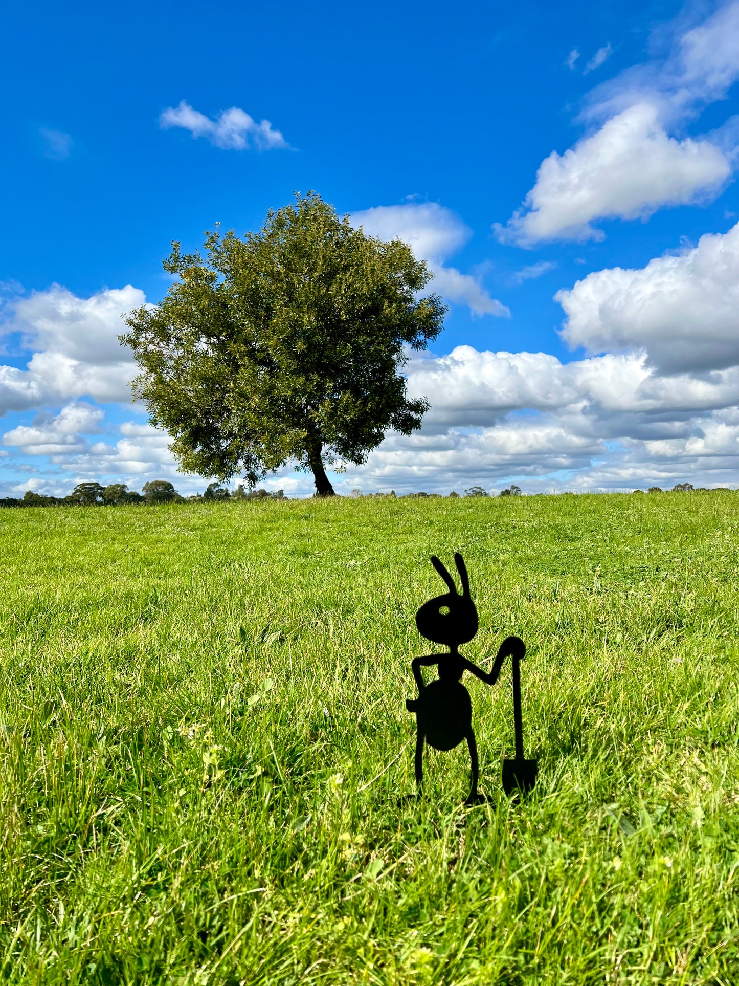 Ant with shovel